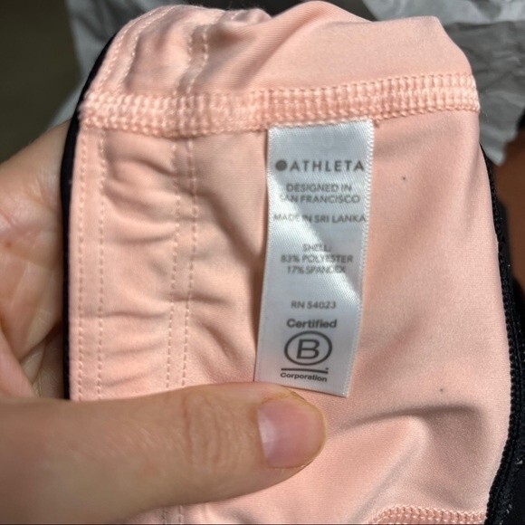 Athleta Velocity Stash Pocket Colorblock Capri in Antique Burgundy/Black S - Picture 12 of 15